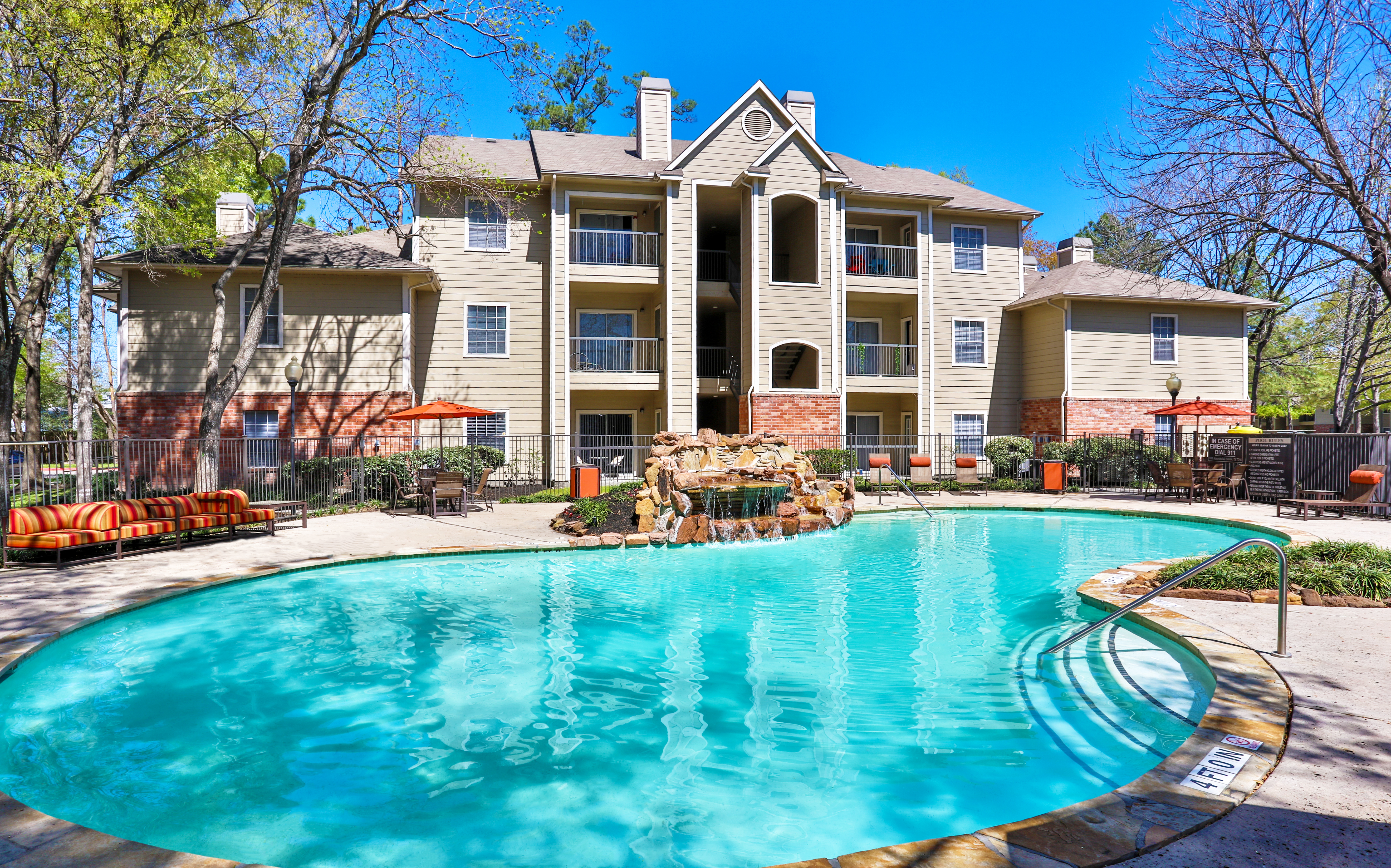 Eagle Crest Apartments pool